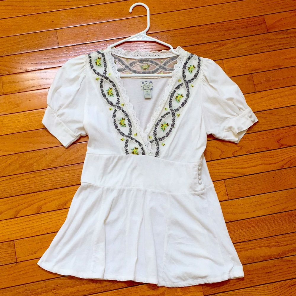 Ric Rac (Anthropologie) White Embroidered V-Neck Peplum Top